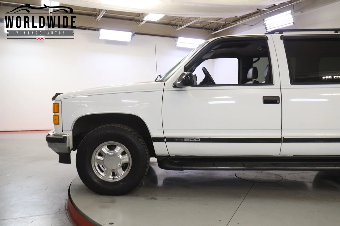 1999 Chevrolet Suburban 8th Gen - Image 7 of 12