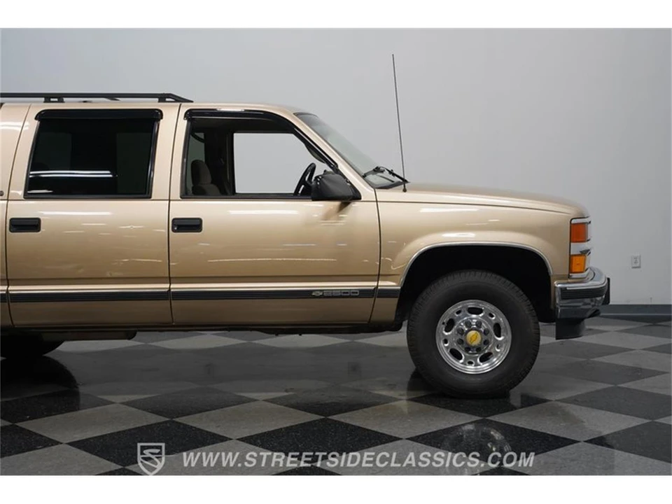 1999 Chevrolet Suburban 8th Gen - Image 28 of 31