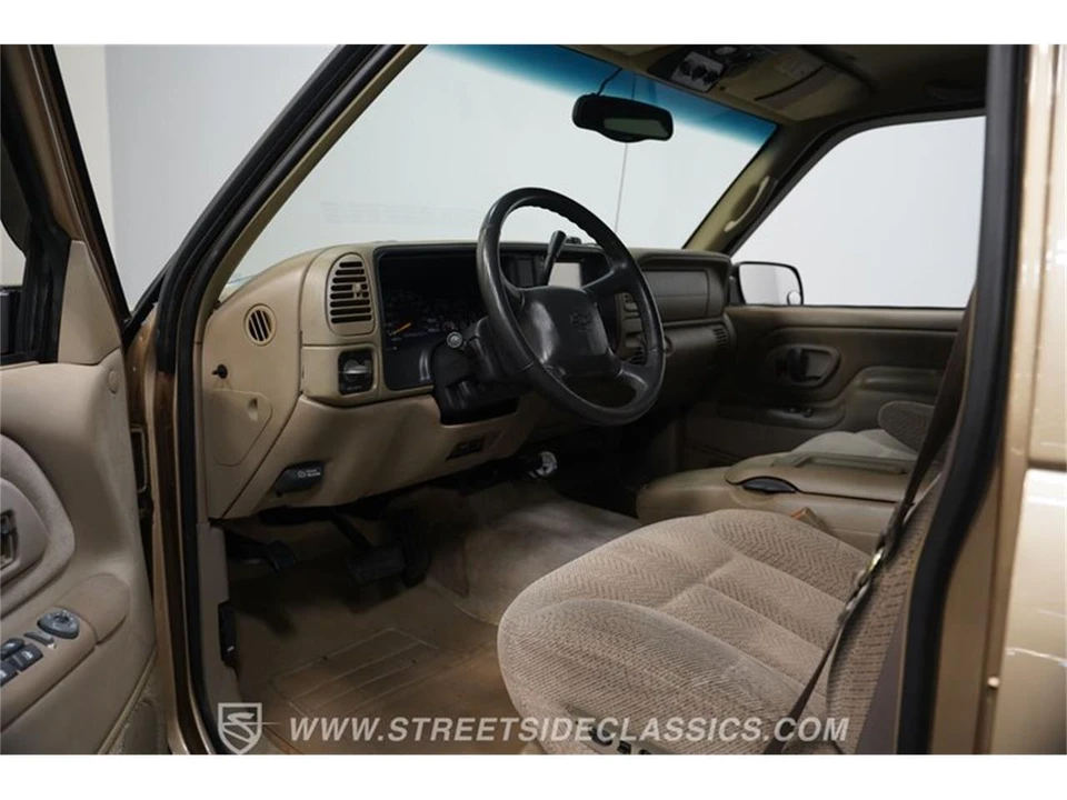 1999 Chevrolet Suburban 8th Gen - Image 2 of 31