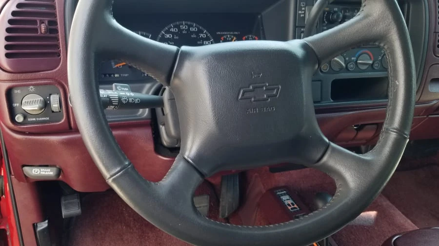 1999 Chevrolet Suburban 8th Gen - Image 5 of 28