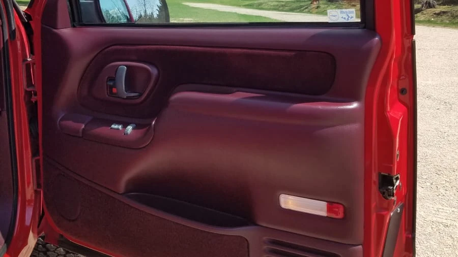 1999 Chevrolet Suburban 8th Gen - Image 25 of 28