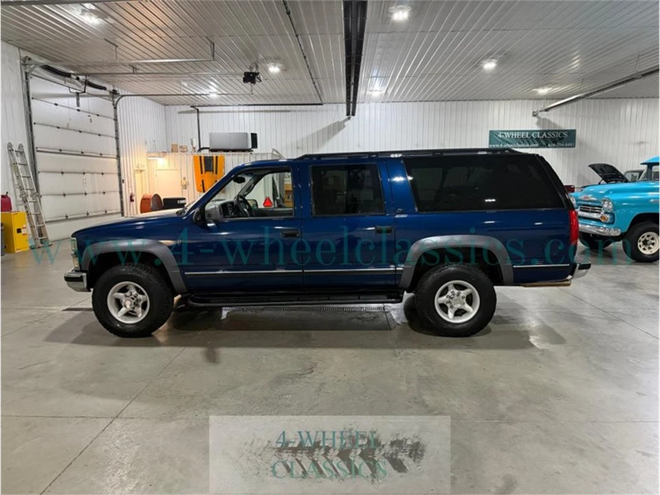 1999 Chevrolet Suburban 8th Gen - Image 2 of 31