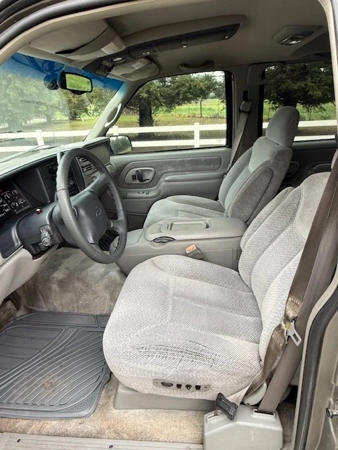 1999 Chevrolet Suburban 8th Gen - Image 17 of 21