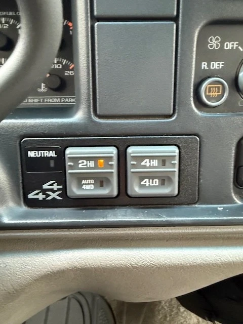 1999 Chevrolet Suburban 8th Gen - Image 11 of 21