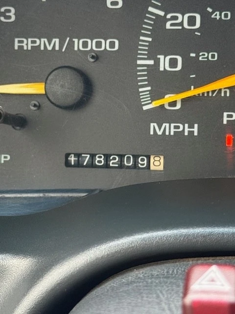 1999 Chevrolet Suburban 8th Gen - Image 15 of 21