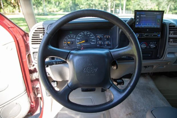 1999 Chevrolet Suburban 8th Gen - Image 5 of 7