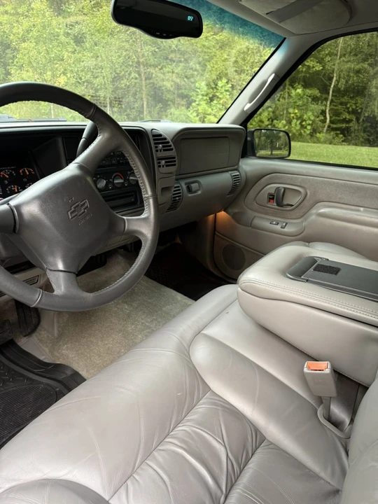 1999 Chevrolet Suburban 8th Gen - Image 20 of 29