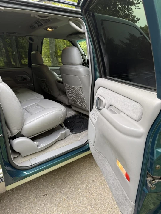 1999 Chevrolet Suburban 8th Gen - Image 24 of 29
