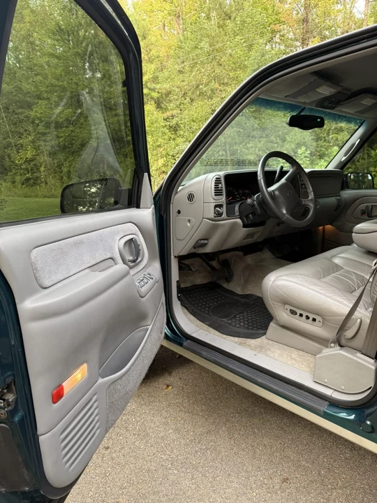 1999 Chevrolet Suburban 8th Gen - Image 11 of 29