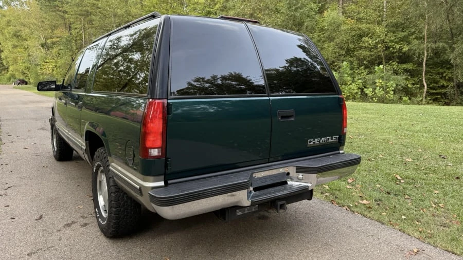 1999 Chevrolet Suburban 8th Gen - Image 8 of 29