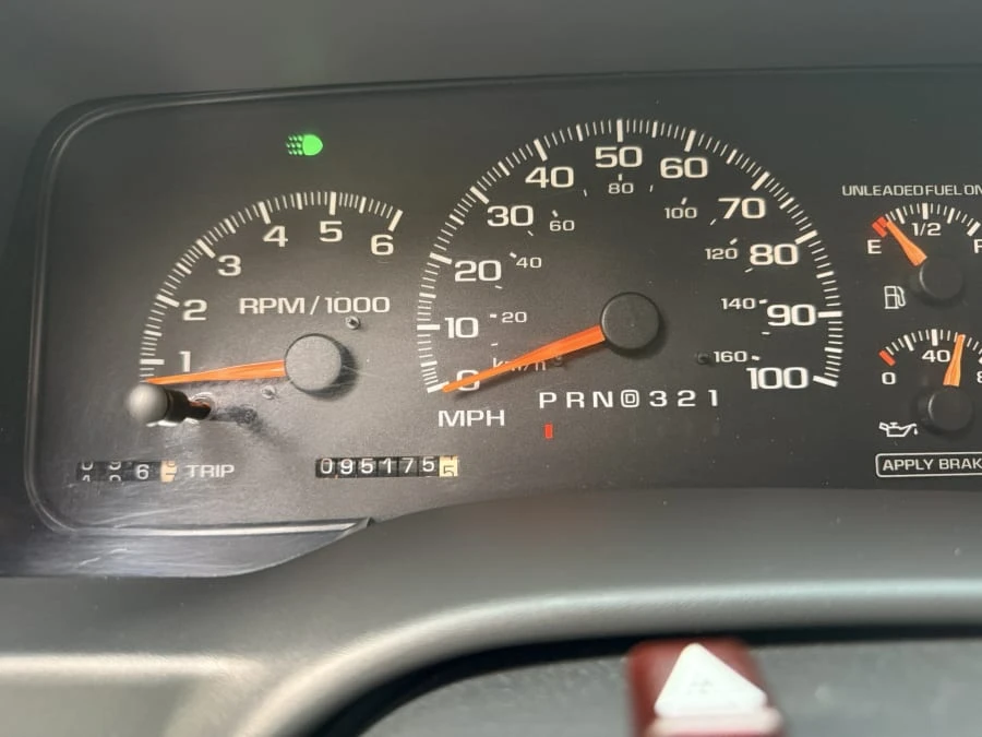 1999 Chevrolet Suburban 8th Gen - Image 21 of 29