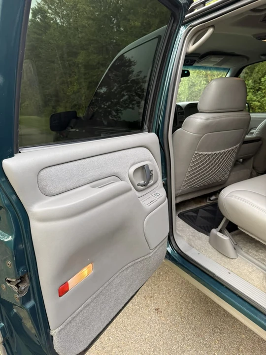 1999 Chevrolet Suburban 8th Gen - Image 18 of 29