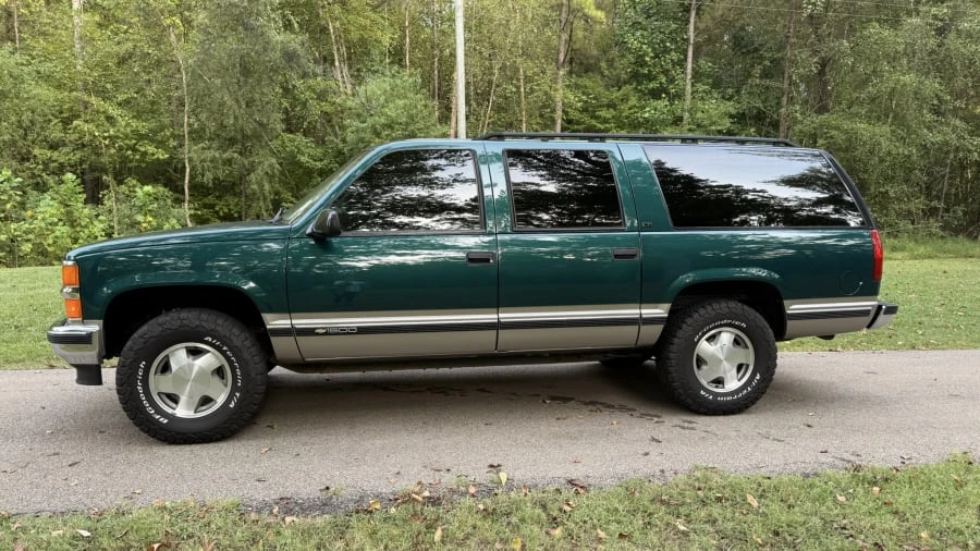 1999 Chevrolet Suburban 8th Gen - Image 2 of 29