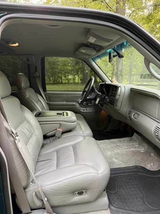 1999 Chevrolet Suburban 8th Gen - Image 25 of 29