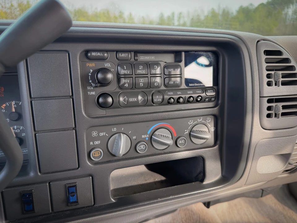 1999 Chevrolet Suburban 8th Gen - Image 18 of 21