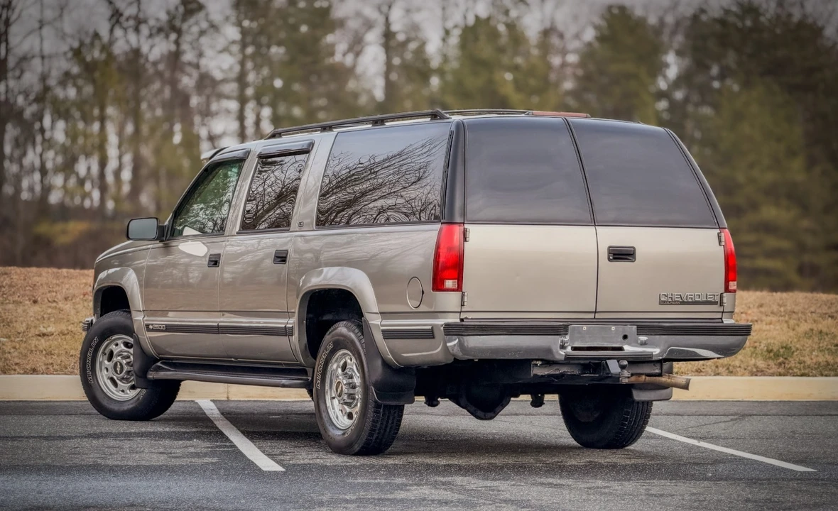 1999 Chevrolet Suburban 8th Gen - Image 9 of 21