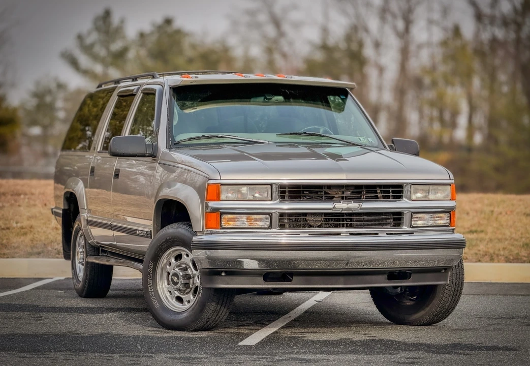 1999 Chevrolet Suburban 8th Gen - Image 4 of 21