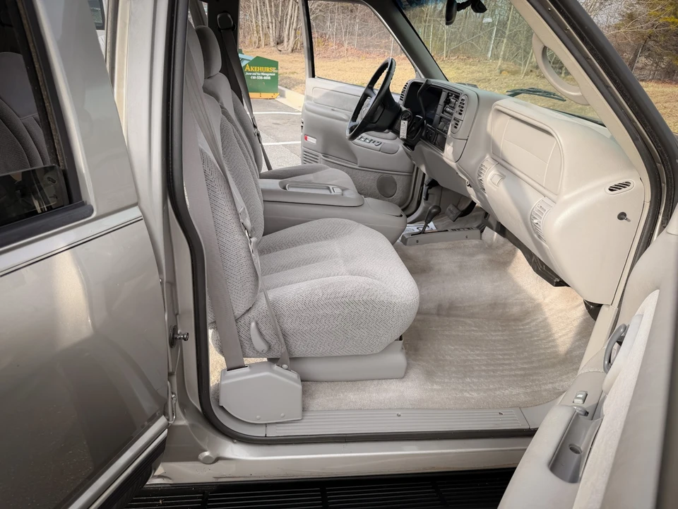 1999 Chevrolet Suburban 8th Gen - Image 20 of 21