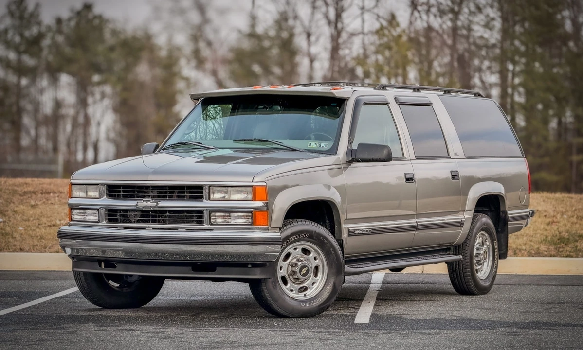 1999 Chevrolet Suburban 8th Gen - Image 2 of 21