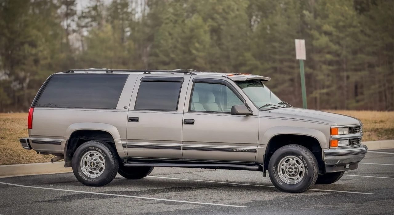 1999 Chevrolet Suburban 8th Gen - Image 6 of 21