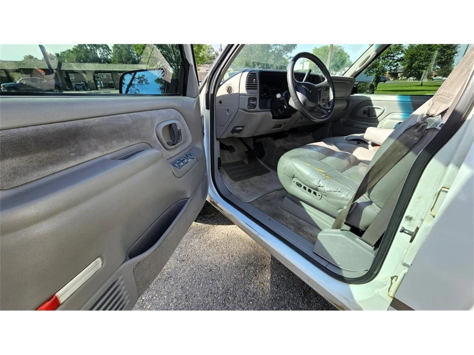 1999 Chevrolet Tahoe 1st Gen - Image 9 of 31