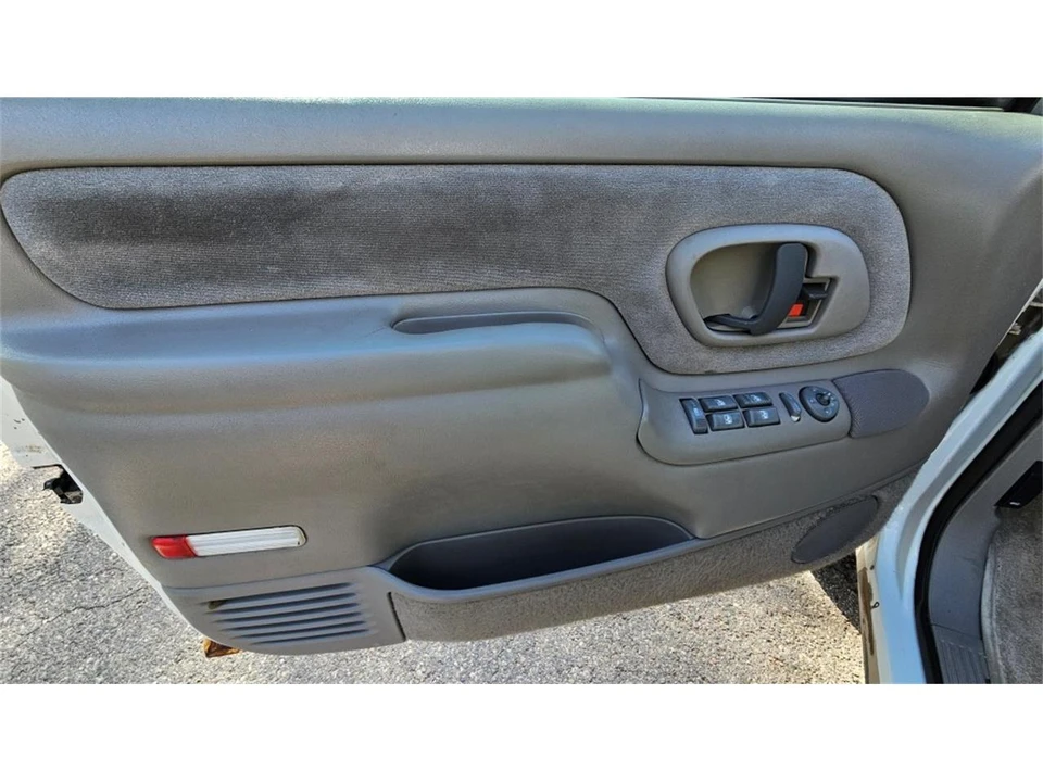 1999 Chevrolet Tahoe 1st Gen - Image 10 of 31