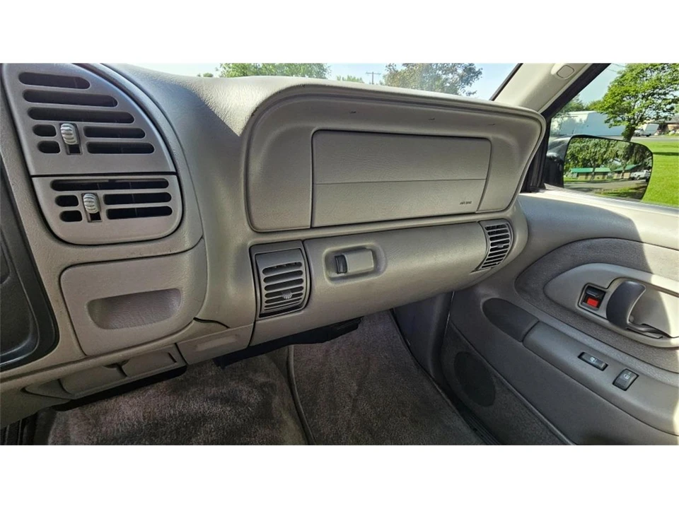 1999 Chevrolet Tahoe 1st Gen - Image 20 of 31