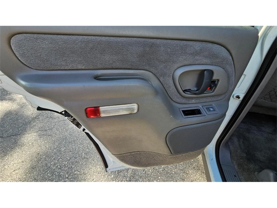 1999 Chevrolet Tahoe 1st Gen - Image 27 of 31