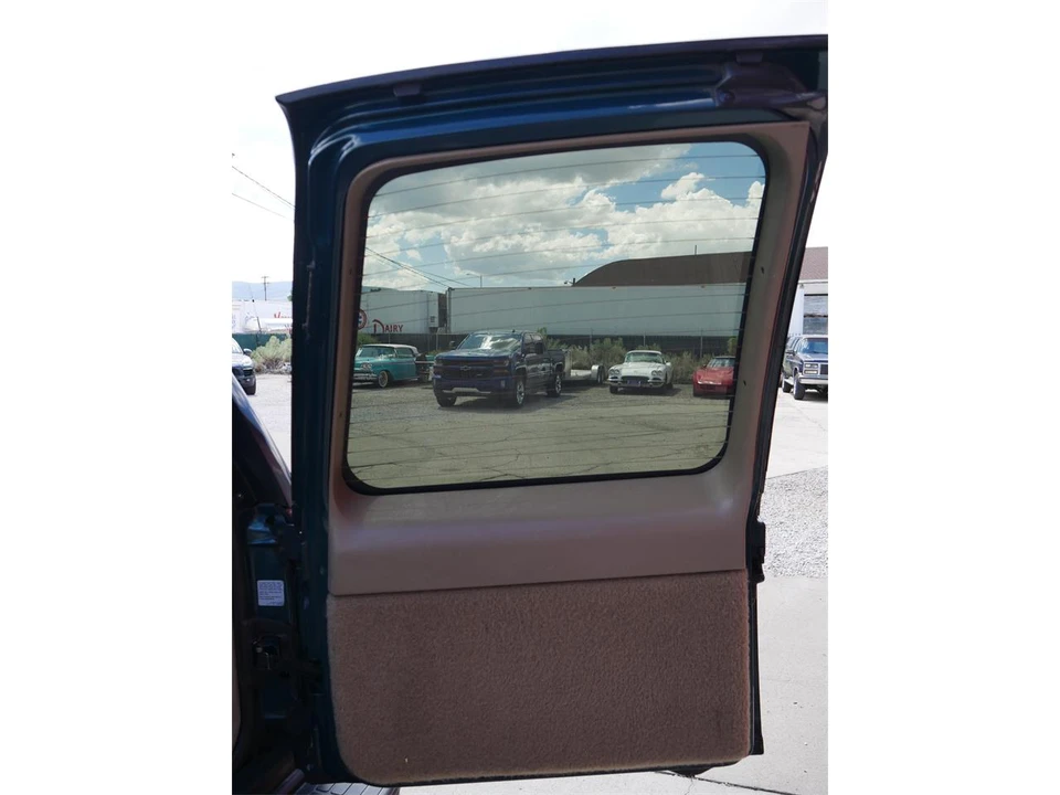 1999 Chevrolet Tahoe 1st Gen - Image 19 of 31