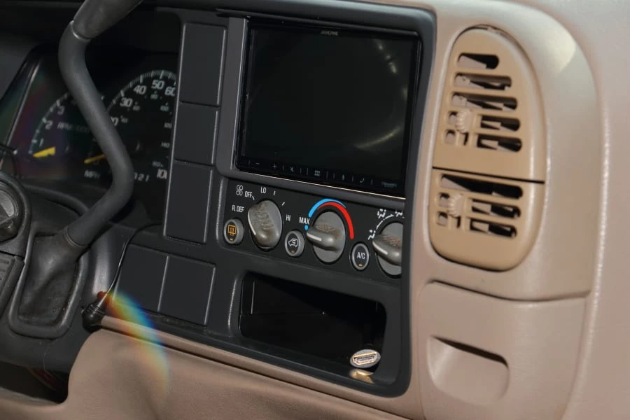 1999 Chevrolet Tahoe 1st Gen - Image 15 of 27