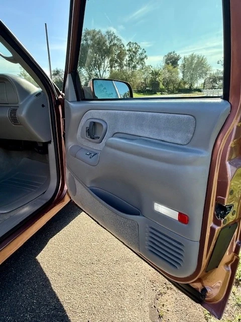1999 Chevrolet Tahoe 2nd Gen - Image 20 of 21