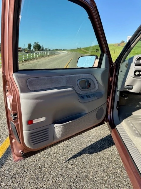 1999 Chevrolet Tahoe 2nd Gen - Image 21 of 21