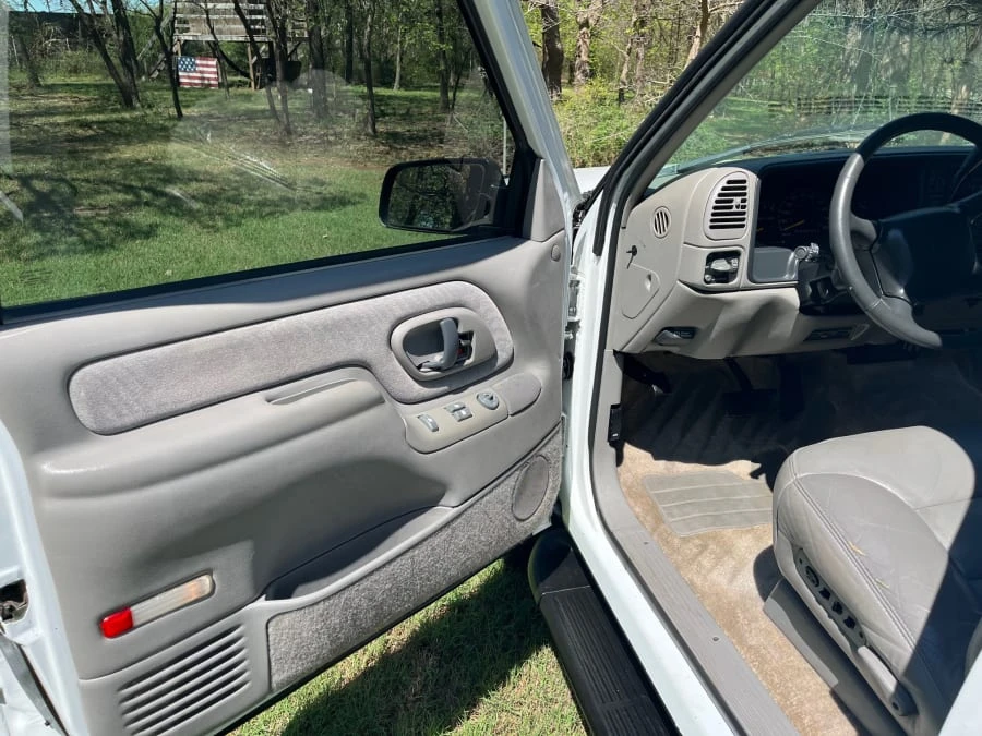 1999 Chevrolet Tahoe 1st Gen - Image 14 of 18