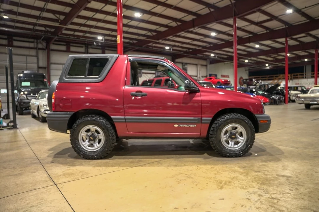 1999 Chevrolet Tracker - Image 10 of 12