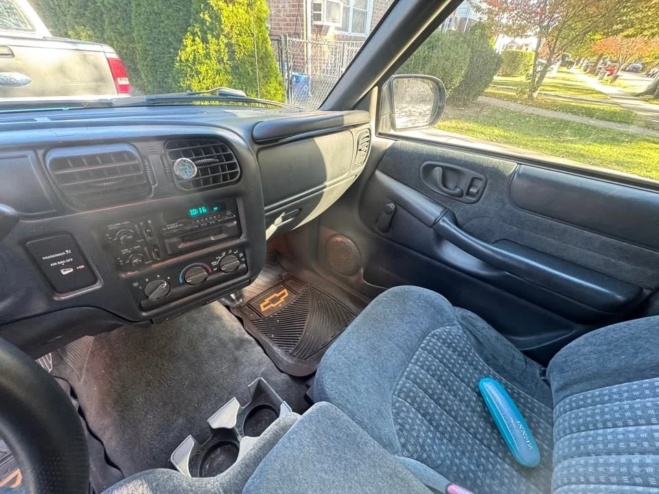 1999 Chevrolet S-10 - Image 8 of 12