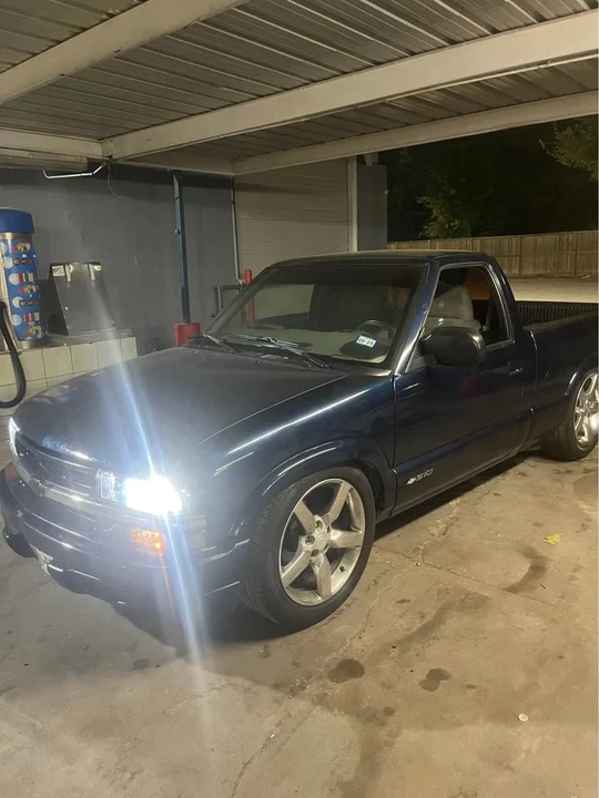 1999 Chevrolet S-10 - Image 2 of 14