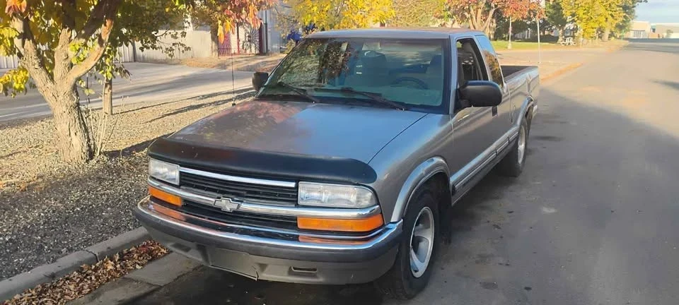 1999 Chevrolet S-10 - Image 2 of 3