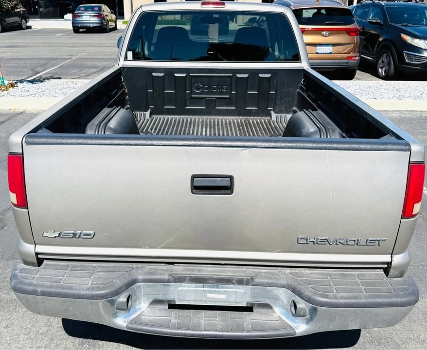 1999 Chevrolet S-10 - Image 2 of 12