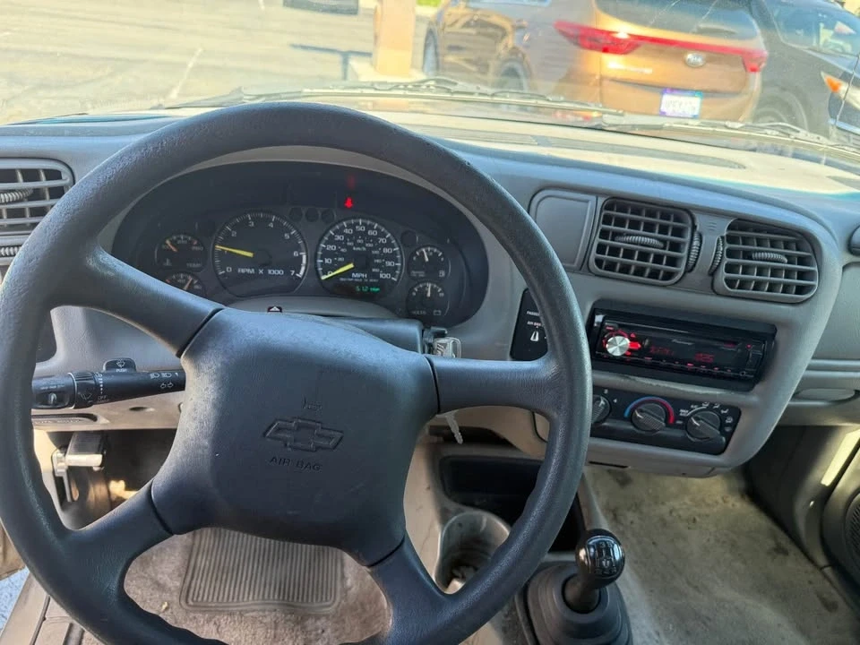1999 Chevrolet S-10 - Image 7 of 12