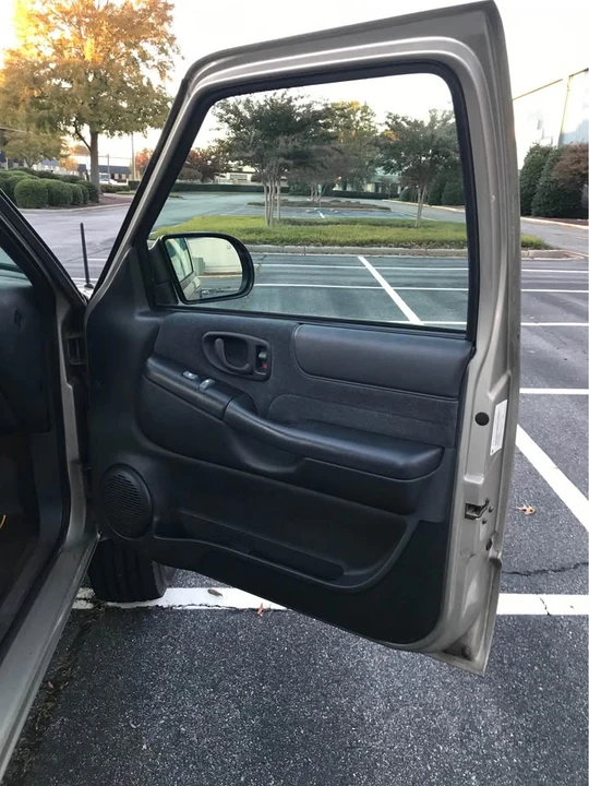 1999 Chevrolet S-10 - Image 10 of 14