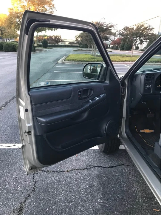 1999 Chevrolet S-10 - Image 8 of 14