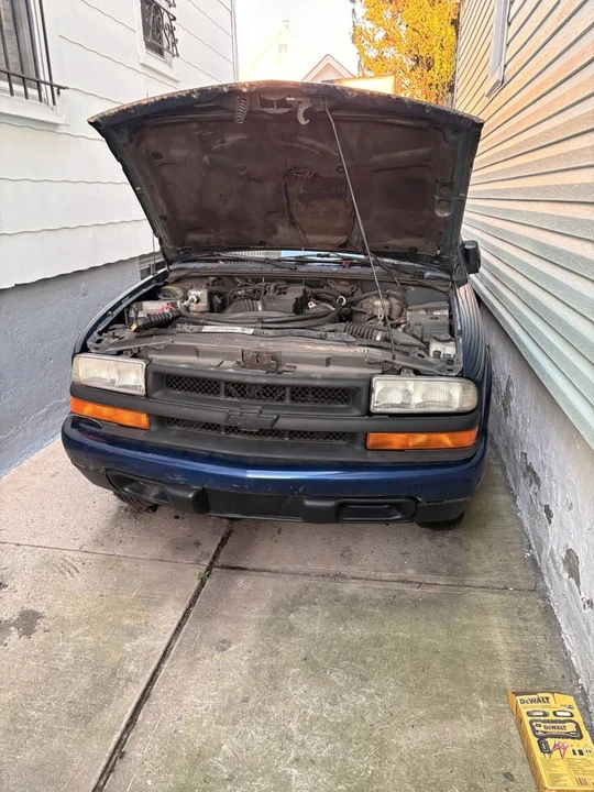 1999 Chevrolet S-10 - Image 2 of 17