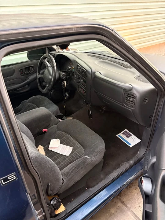 1999 Chevrolet S-10 - Image 11 of 17
