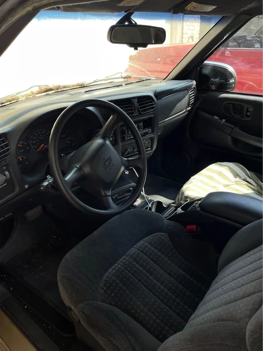 1999 Chevrolet S-10 - Image 16 of 17