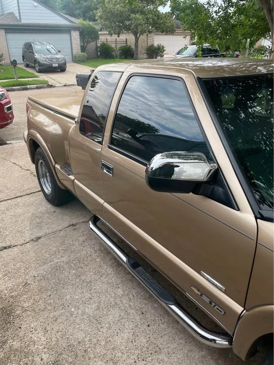 1999 Chevrolet S-10 - Image 2 of 17