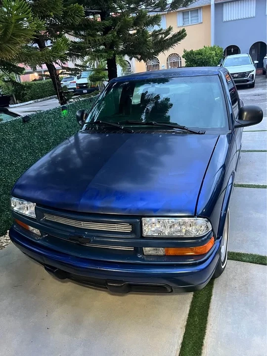 1999 Chevrolet S-10 - Image 2 of 3