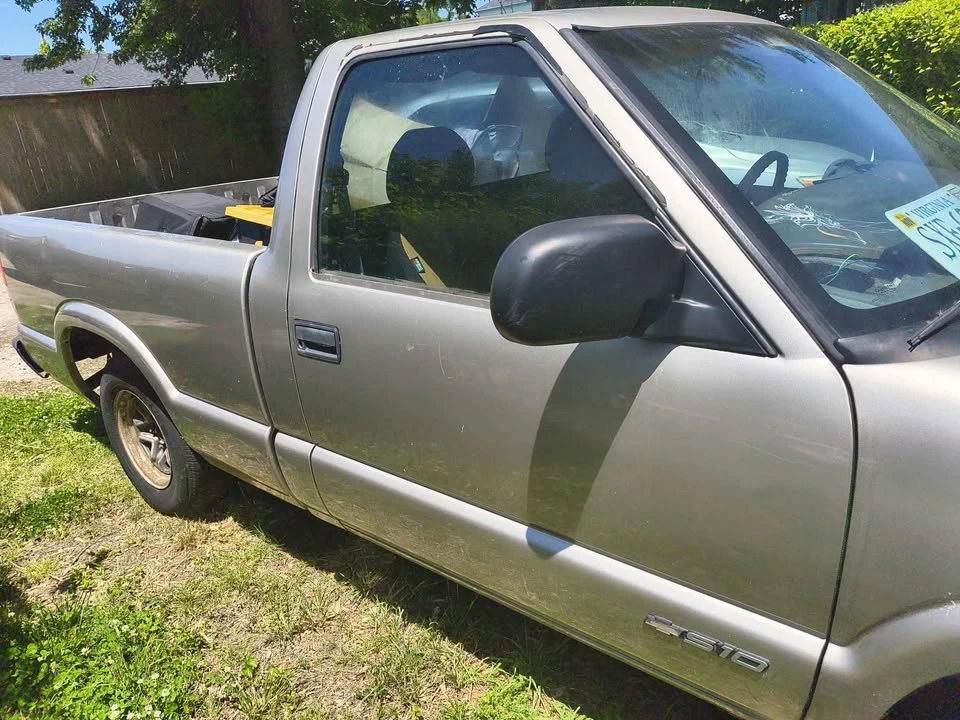 1999 Chevrolet S-10 - Image 4 of 8
