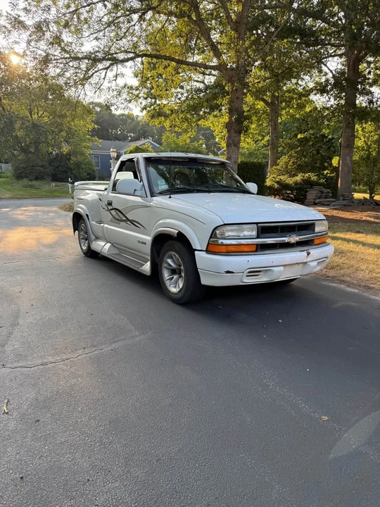 1999 Chevrolet S-10 - Image 4 of 10