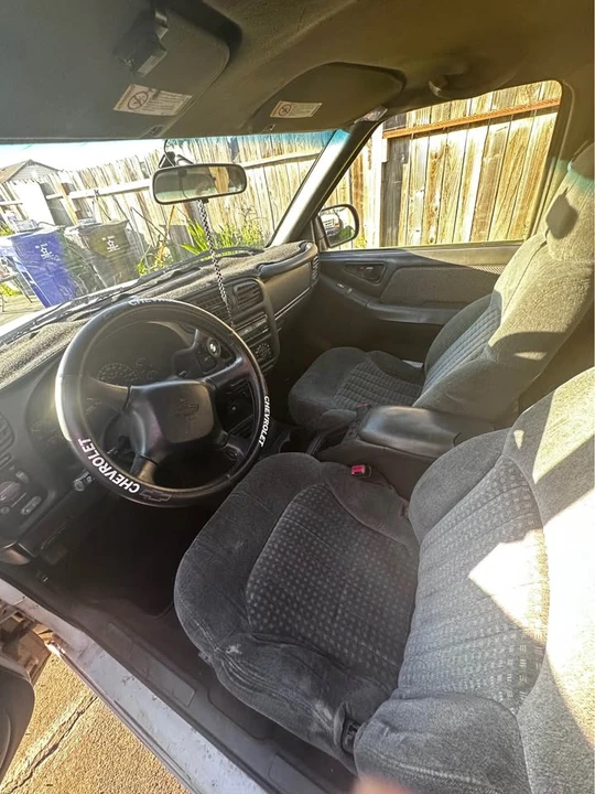 1999 Chevrolet S-10 - Image 10 of 17