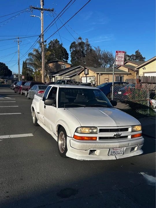 1999 Chevrolet S-10 - Image 9 of 17